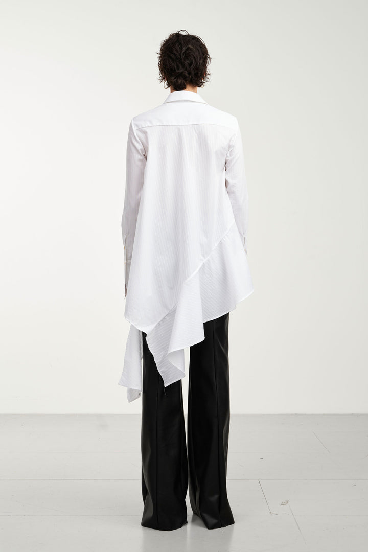 Chemise Divide, chemise en coton blanc avec ourlet asymétrique