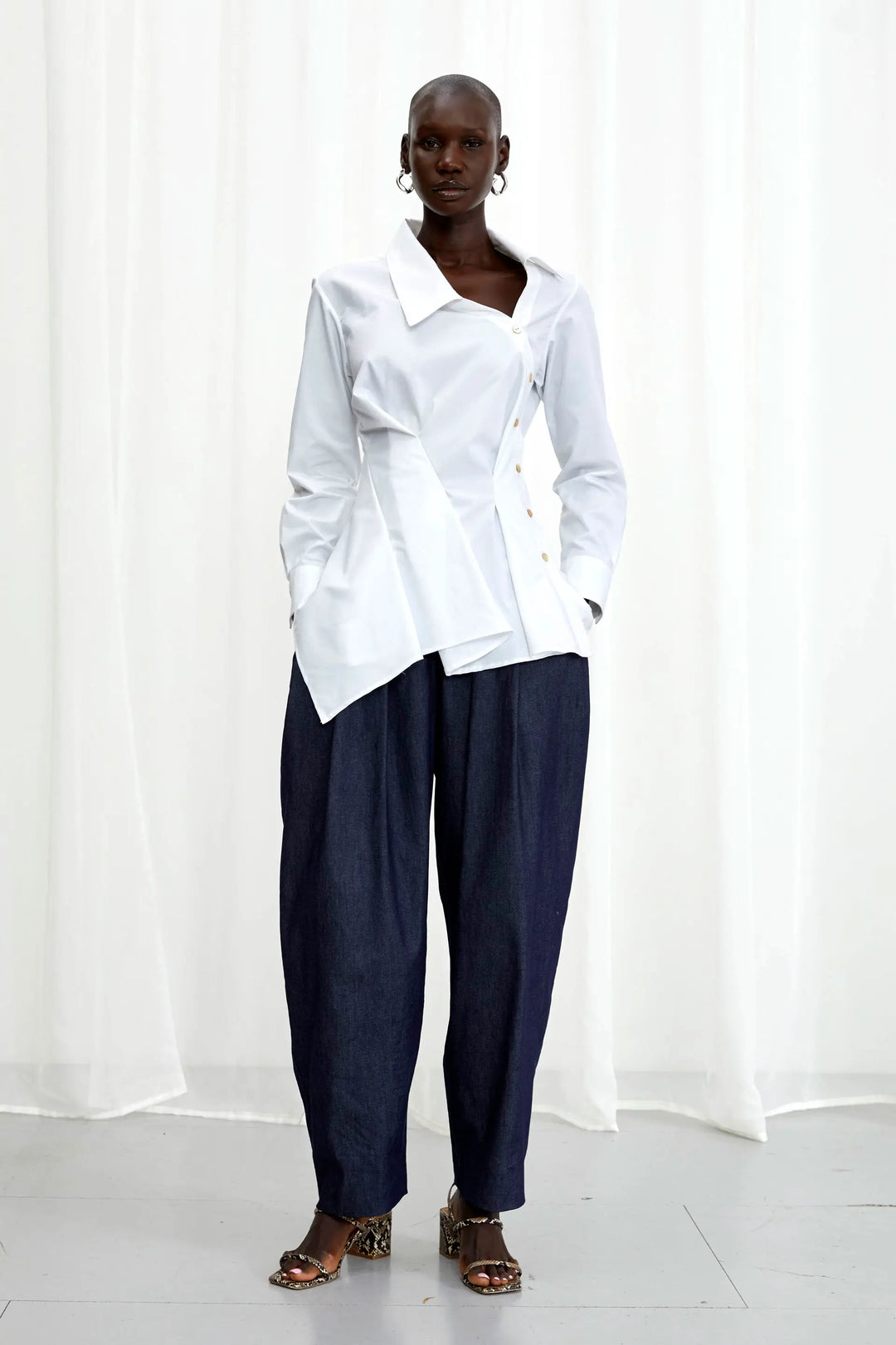 Hold Close Shirt, tailliertes weißes Baumwollhemd