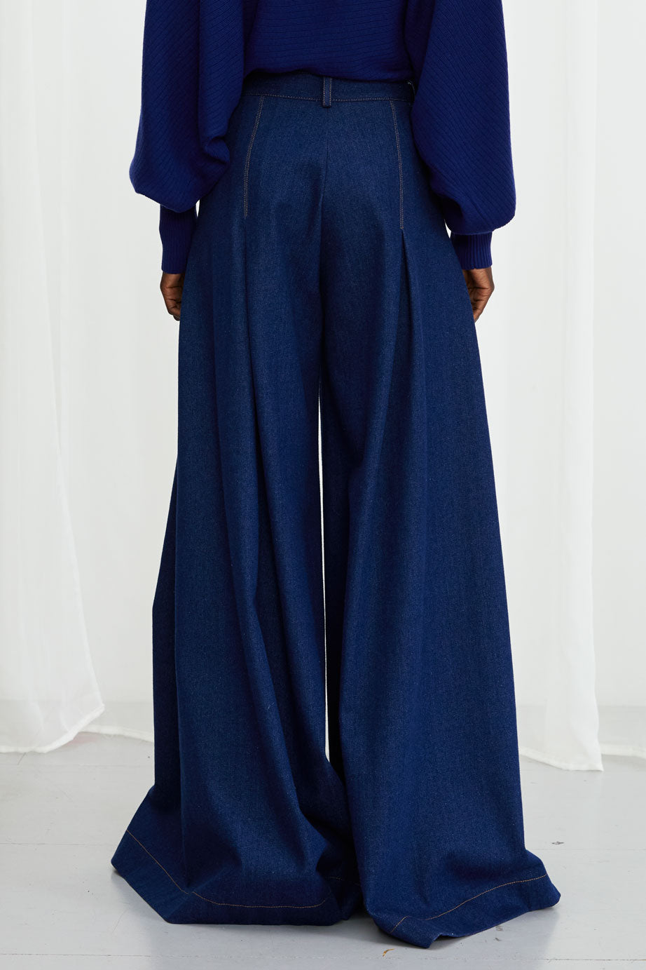 Pantalon Honesty Opens, pantalon large en denim indigo