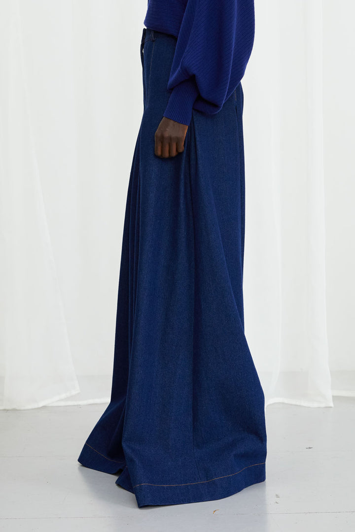 Pantalon Honesty Opens, pantalon large en denim indigo