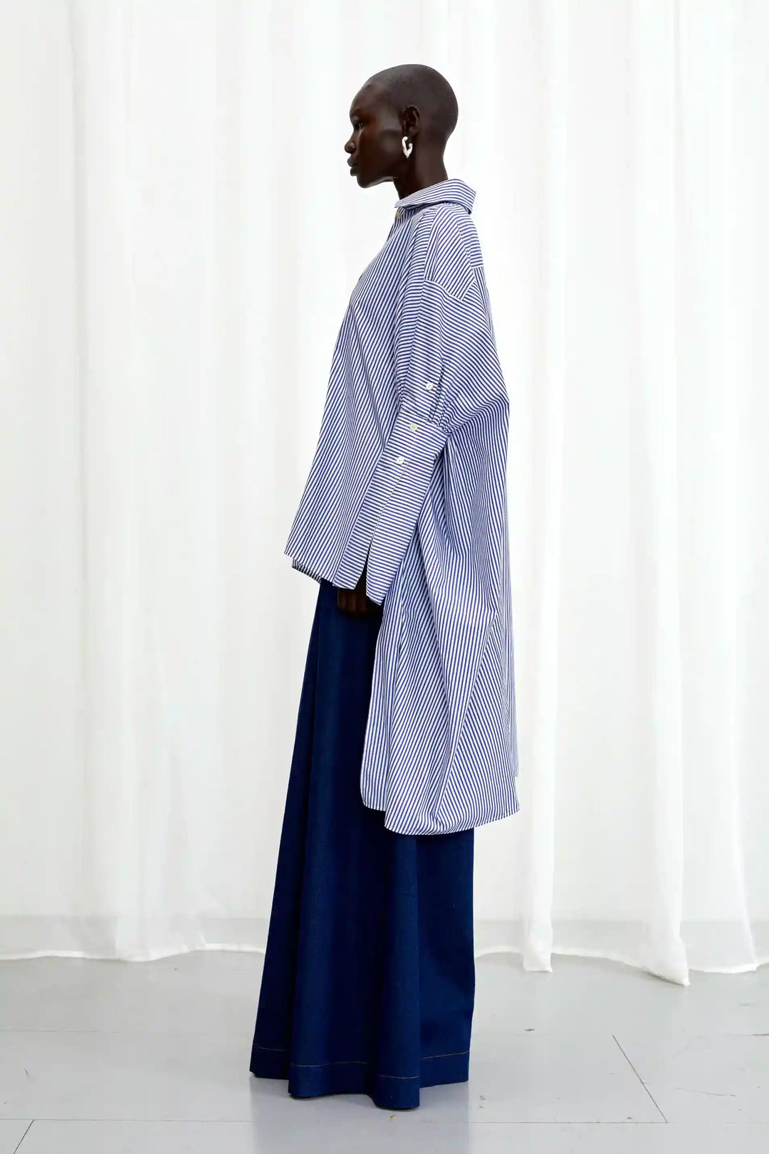 Emotive Shirt, blau gestreiftes Oversize-Shirt aus Baumwolle