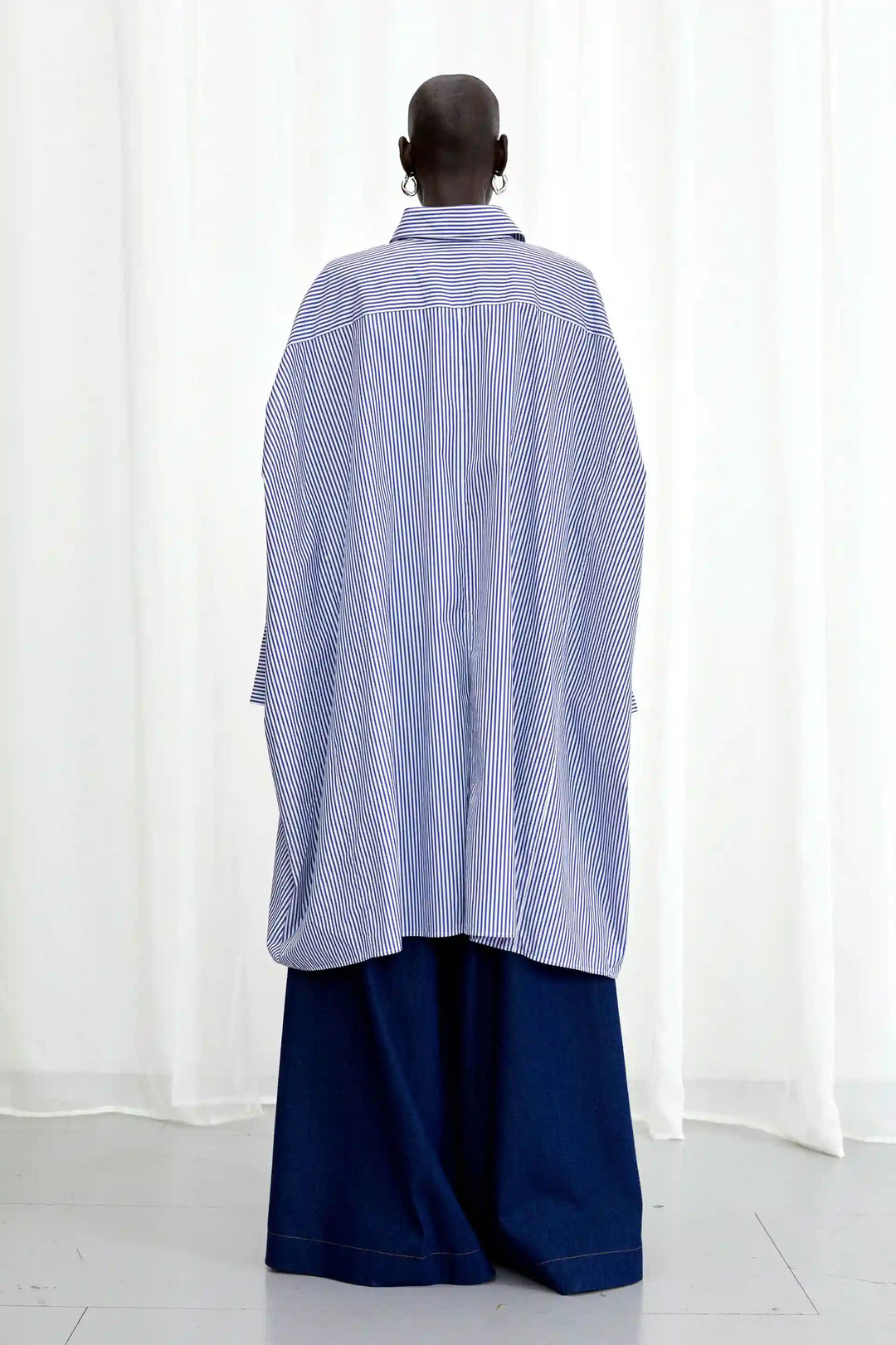 Emotive Shirt, blau gestreiftes Oversize-Shirt aus Baumwolle