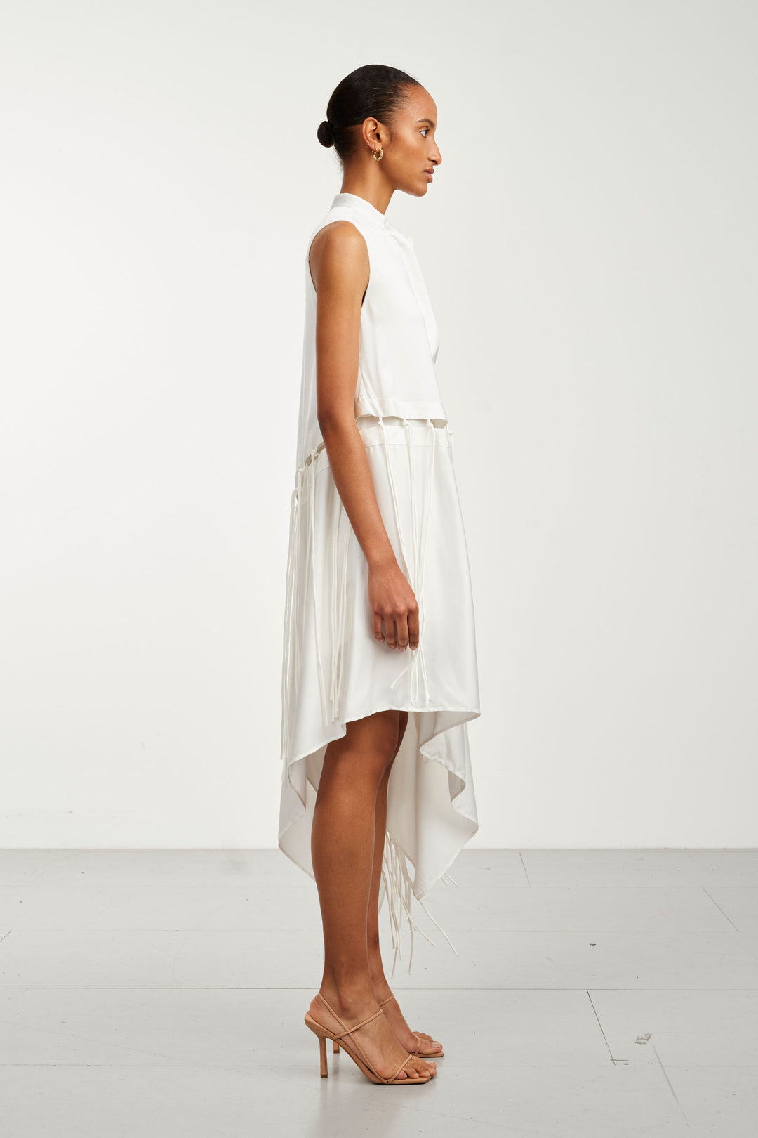 Robe fusionnée, robe à franges en satin ivoire